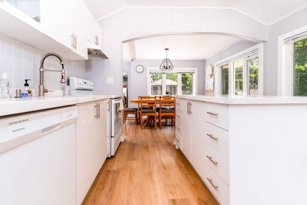 Lake Muskoka Cottage One Thousand And One Night Gravenhurst Buitenkant foto